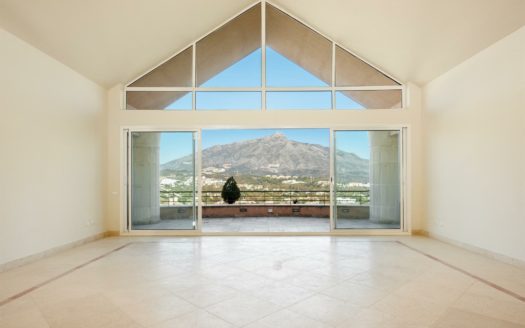 3 bedrooms Penthouse in Nueva Andalucia