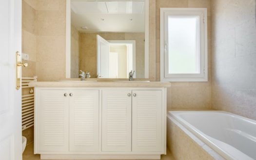 3 bedrooms Penthouse in Nueva Andalucia