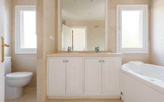 3 bedrooms Penthouse in Nueva Andalucia