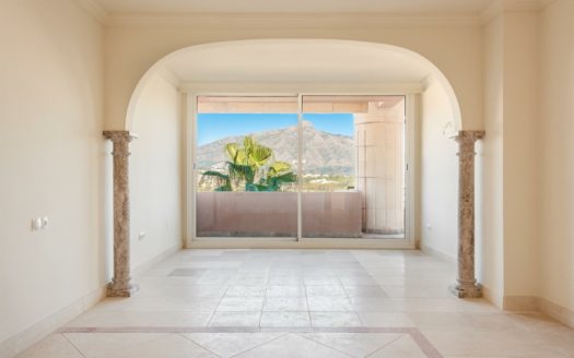 3 bedrooms Penthouse in Nueva Andalucia