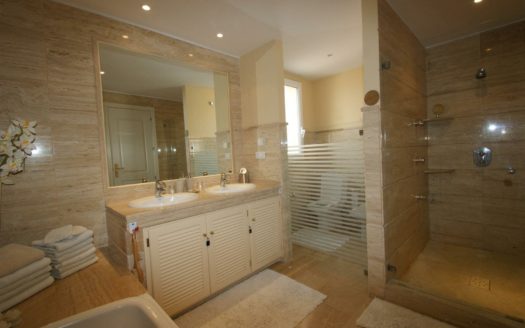 2 bedrooms Apartment in Nueva Andalucia