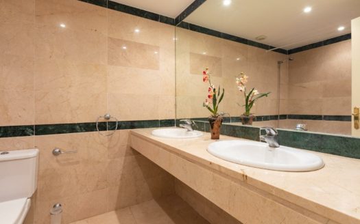 2 bedrooms Apartment in Nueva Andalucia