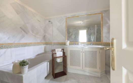 Apartamento de 3 dormitorios en Benahavis