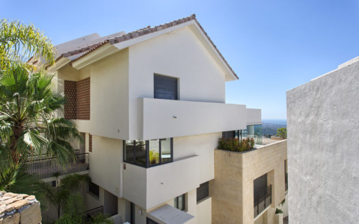 3 bedrooms Penthouse in Los Monteros Hill Club
