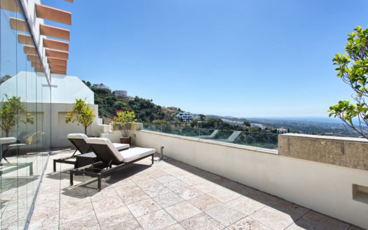 3 bedrooms Penthouse in Los Monteros Hill Club