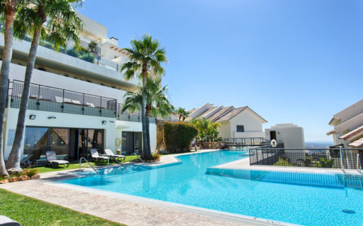 3 bedrooms Penthouse in Los Monteros Hill Club