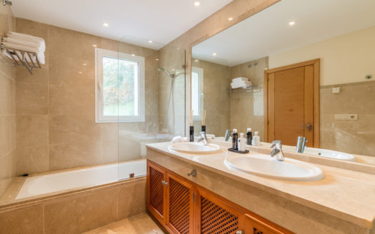 3 bedrooms Apartment in The Oakhill