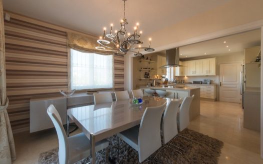 Villa de 4 dormitorios en Benahavis