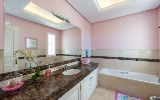 Villa de 4 dormitorios en Benahavis