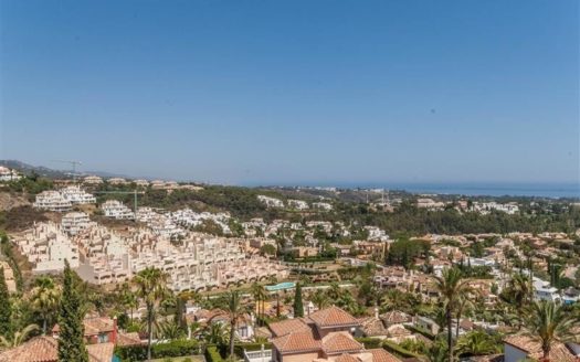 3 bedrooms Penthouse in Nueva Andalucia