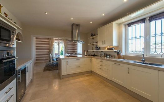 Villa de 4 dormitorios en Benahavis