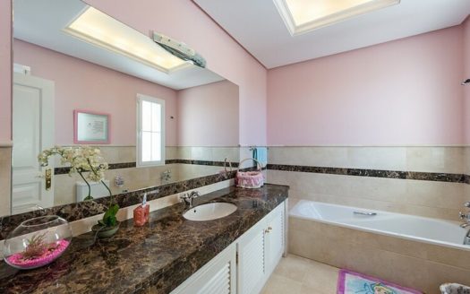 Villa de 4 dormitorios en Benahavis