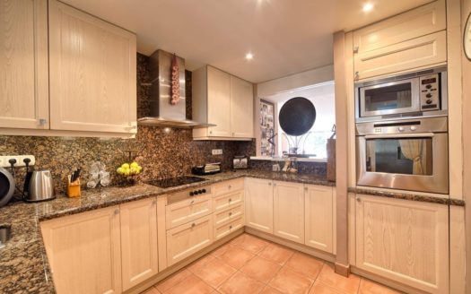 Ático de 3 dormitorios en Benahavis