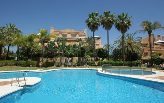 4 bedrooms Apartment in Nueva Andalucia