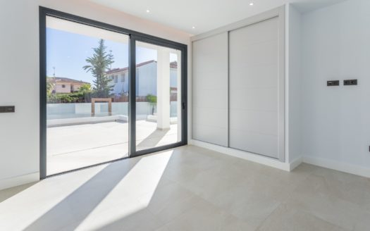 5 bedrooms Villa in Marbesa Playa