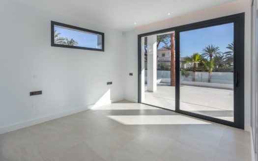 5 bedrooms Villa in Marbesa Playa