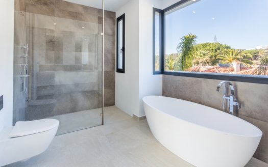 5 bedrooms Villa in Marbesa Playa