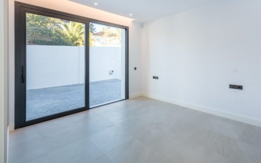 5 bedrooms Villa in Marbesa Playa