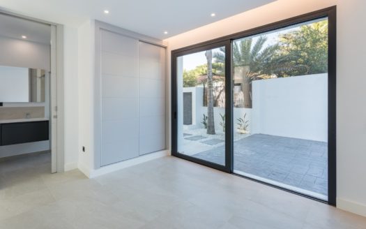 5 bedrooms Villa in Marbesa Playa