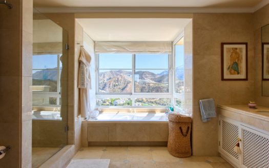 Villa de 4 dormitorios en Benahavis