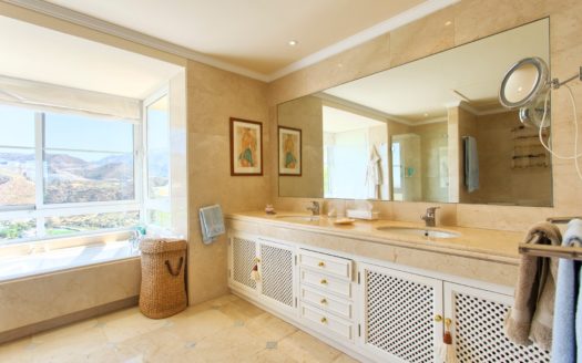 Villa de 4 dormitorios en Benahavis