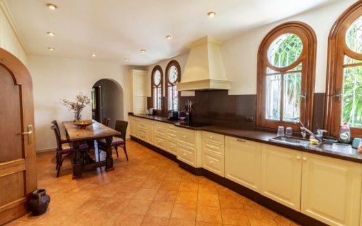 Villa de 5 dormitorios en Benahavis