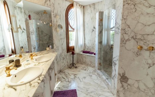 Villa de 5 dormitorios en Benahavis