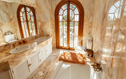 Villa de 5 dormitorios en Benahavis