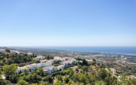 3 bedrooms Penthouse in Los Monteros Hill Club