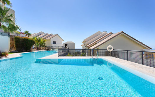 3 bedrooms Penthouse in Los Monteros Hill Club