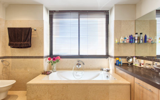 3 bedrooms Penthouse in Los Monteros Hill Club