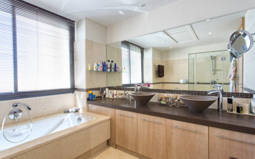 3 bedrooms Penthouse in Los Monteros Hill Club