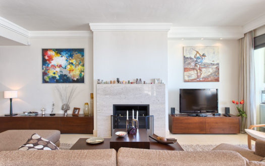 3 bedrooms Penthouse in Los Monteros Hill Club