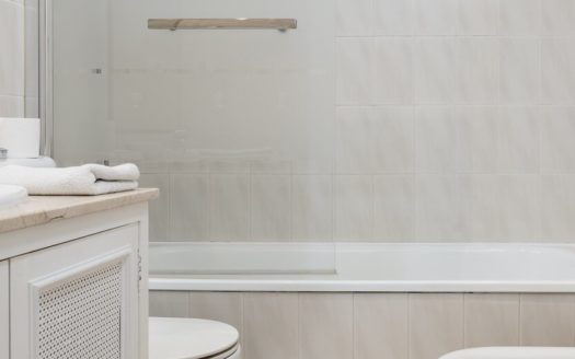 2 bedrooms Penthouse in Aloha Gardens