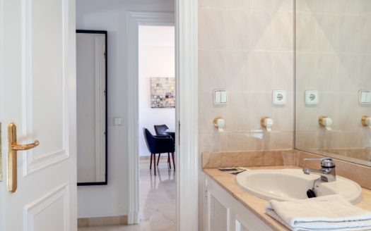 2 bedrooms Penthouse in Aloha Gardens