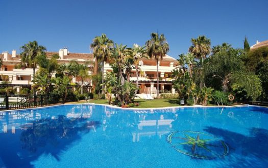 4 bedrooms Apartment in Nueva Andalucia