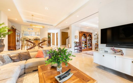 3 bedrooms Townhouse in Milla de Oro