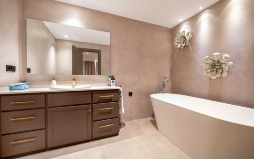 4 bedrooms Apartment in Nueva Milla de Oro