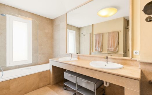 6 bedrooms Villa in Nueva Andalucia