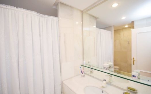 Apartamento de 2 dormitorios en Alhambra del Mar