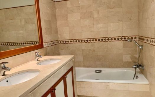 Ático de 2 dormitorios en Benahavis