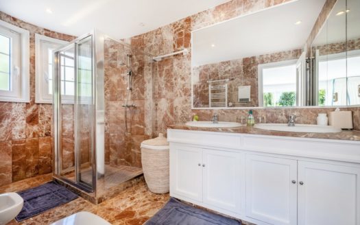 Villa de 4 dormitorios en Milla de Oro