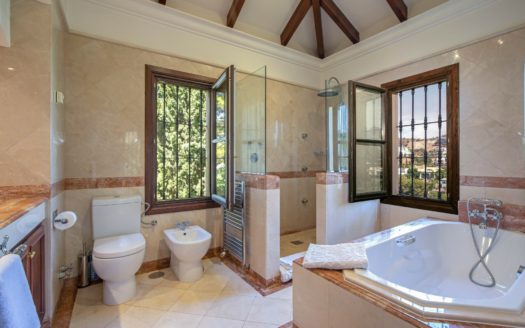 Villa de 5 dormitorios en El Herrojo Alto