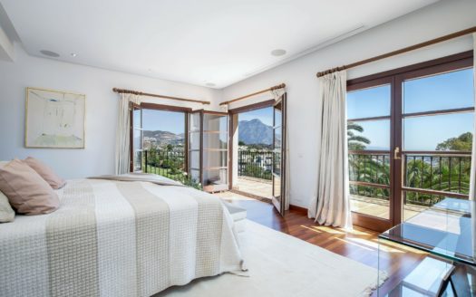 Villa de 5 dormitorios en El Herrojo Alto