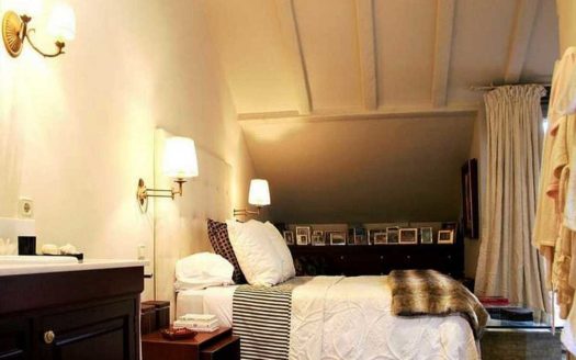 Ático de 2 dormitorios en Milla de Oro