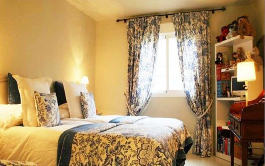 Ático de 2 dormitorios en Milla de Oro