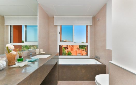 3 bedrooms Apartment in Nueva Andalucia