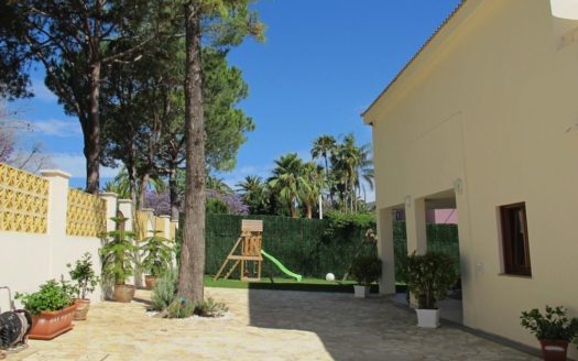Villa de 6 dormitorios en Nueva Andalucia