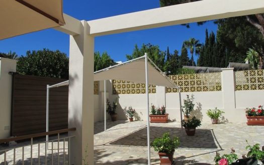 Villa de 6 dormitorios en Nueva Andalucia