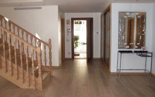 Villa de 6 dormitorios en Nueva Andalucia